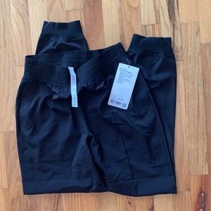 NWT Lululemon Wanderer Jogger size 6